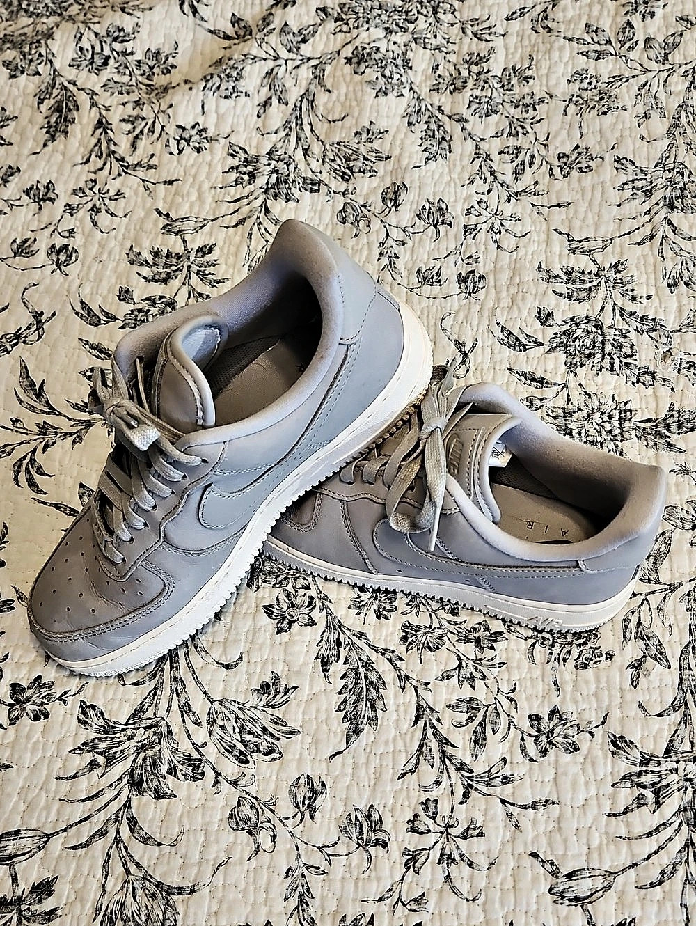 Nike Air Force 1 Sneakers Wolf Gray & White US 7.5